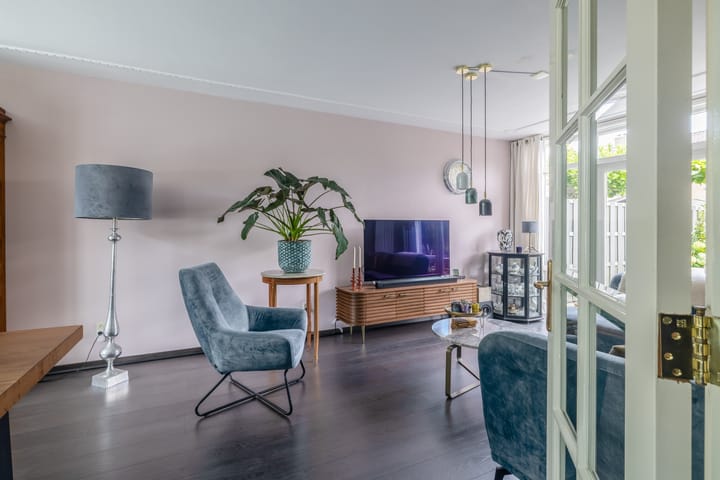 Tussenwoning te koop: Cornelis Outshoornstraat 8, Rotterdam