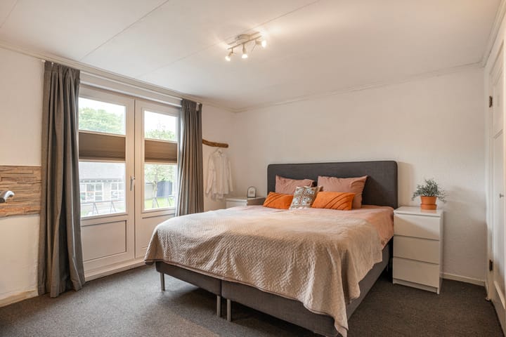 Twee-onder-één-kap te koop: Dr. Wagenaarstraat 38, Enschede