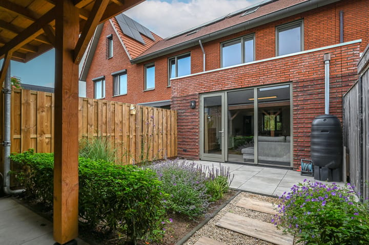Tussenwoning te koop: A.J. van der Wielstraat 124, Barneveld