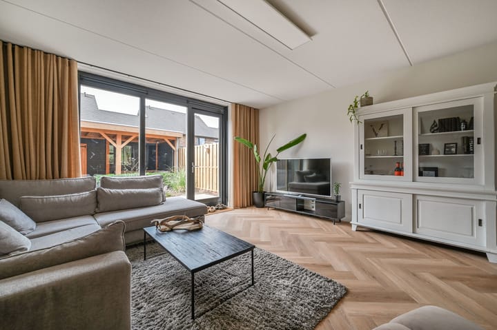 Tussenwoning te koop: A.J. van der Wielstraat 124, Barneveld