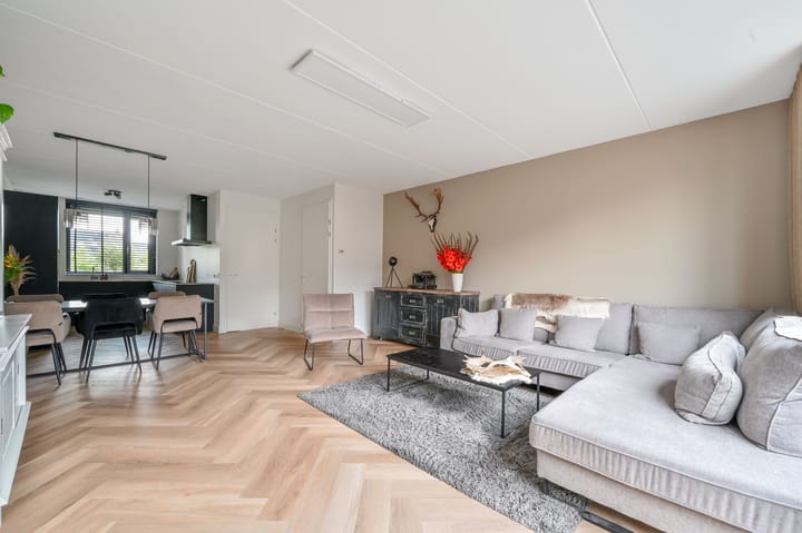 Tussenwoning te koop: A.J. van der Wielstraat 124, Barneveld