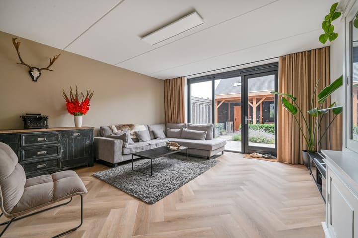 Tussenwoning te koop: A.J. van der Wielstraat 124, Barneveld