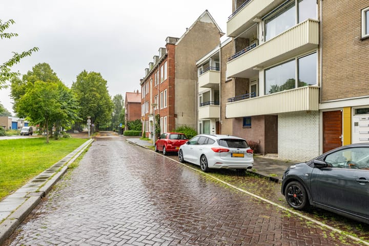 Appartement te koop: Admiraal de Ruyterlaan 20, Groningen