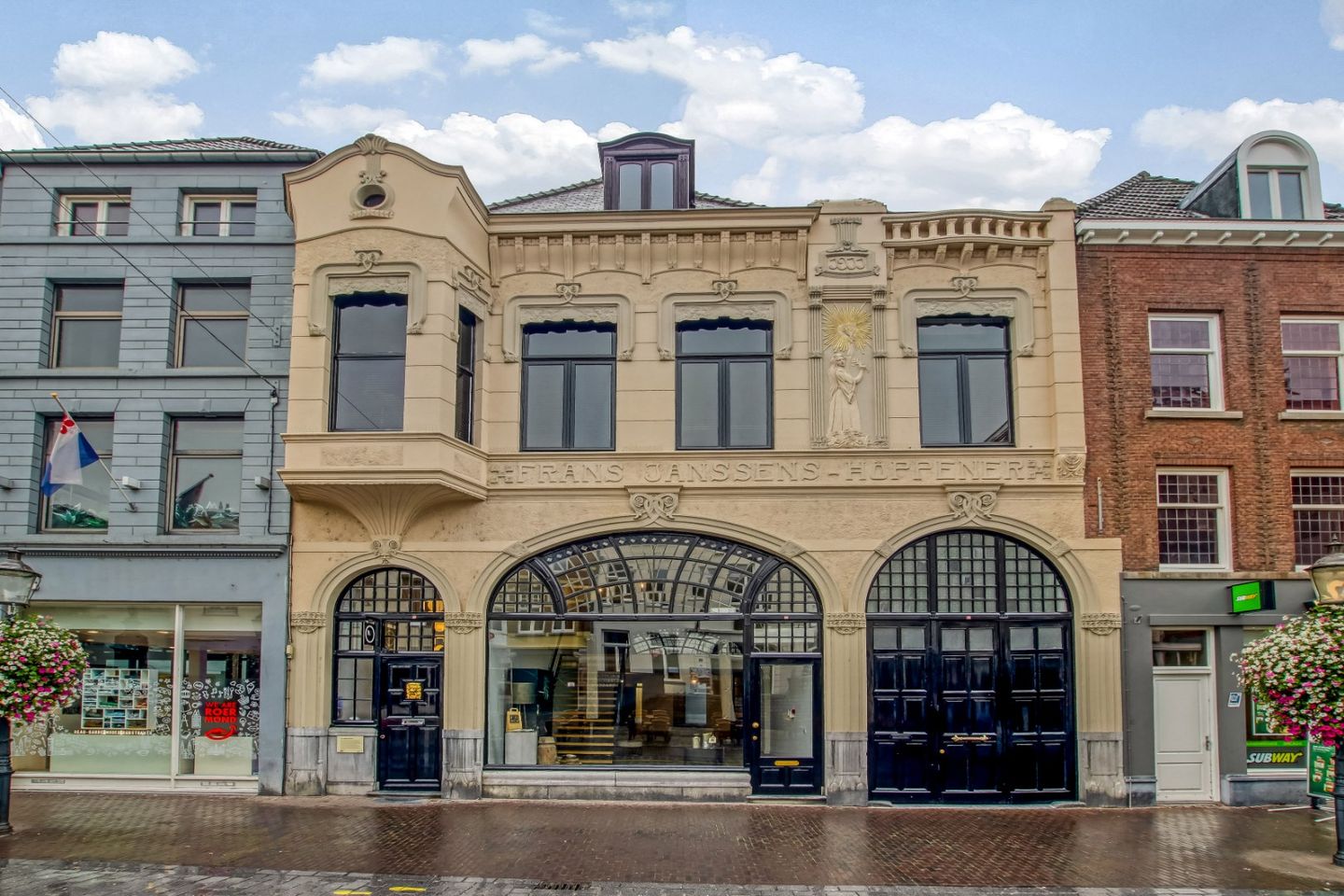 Bekijk foto 1 van Neerstraat 10