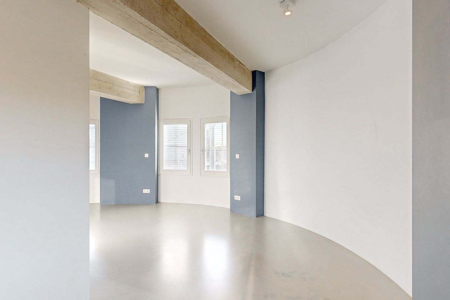 View photo 3 of Stationsplein 8-a