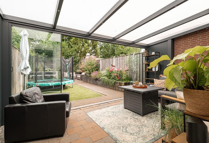 Tussenwoning te koop: Suze Groenewegstraat 33, Tiel