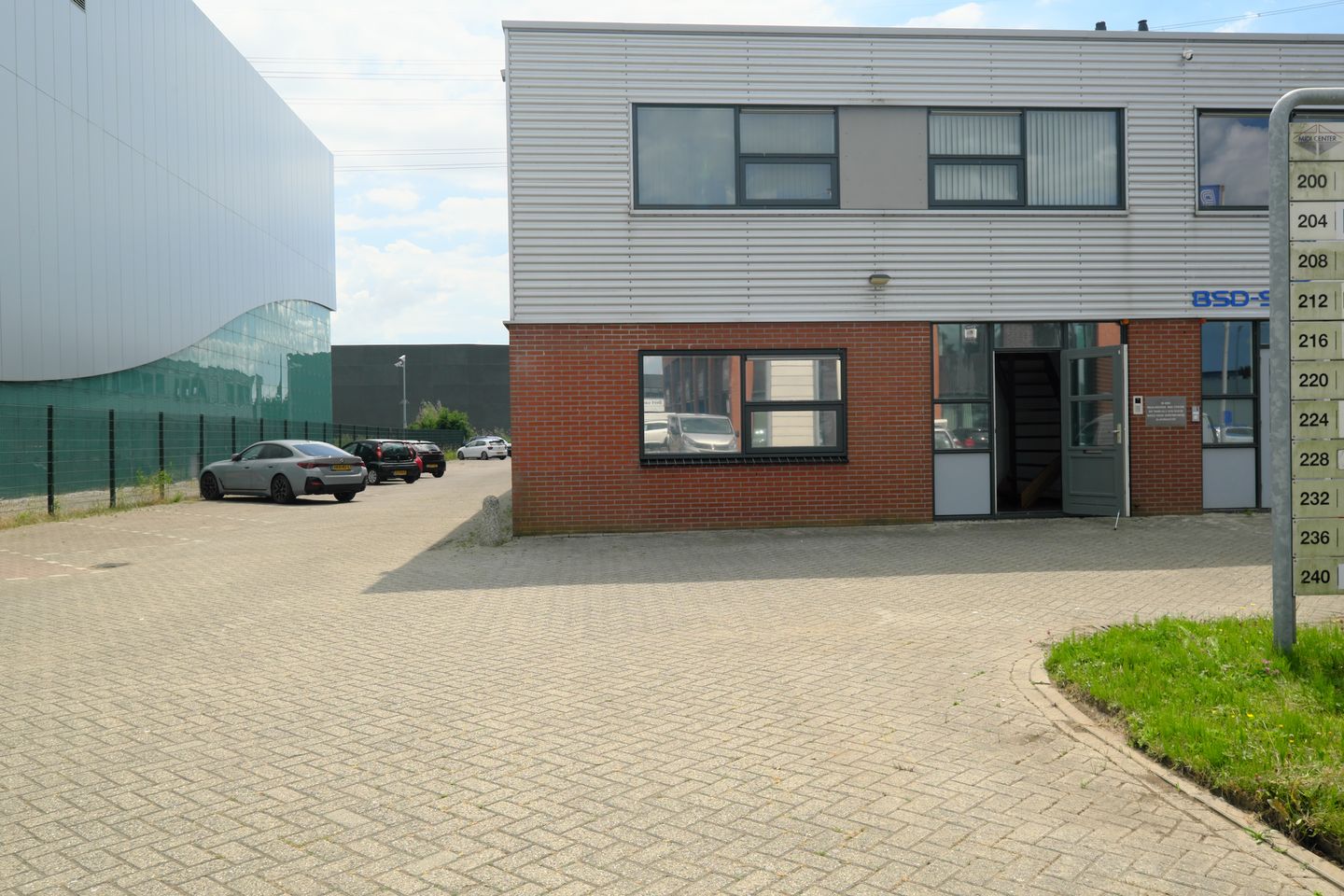 Bekijk foto 3 van Jade 208