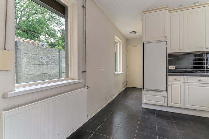 Twee-onder-één-kap te koop: Sint Antoniusstraat 39A, Schijf