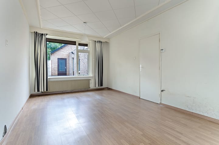 Twee-onder-één-kap te koop: Sint Antoniusstraat 39A, Schijf