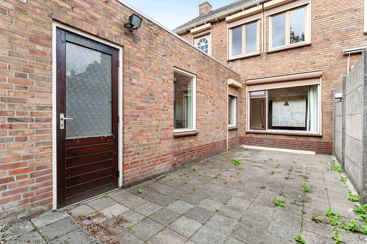 Twee-onder-één-kap te koop: Sint Antoniusstraat 39A, Schijf