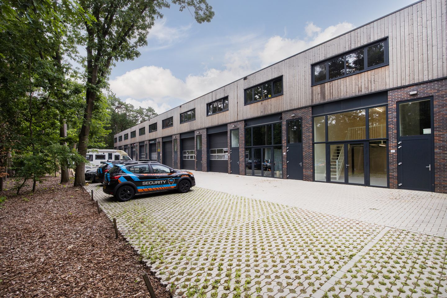 View photo 2 of Amersfoortsestraat 76-42