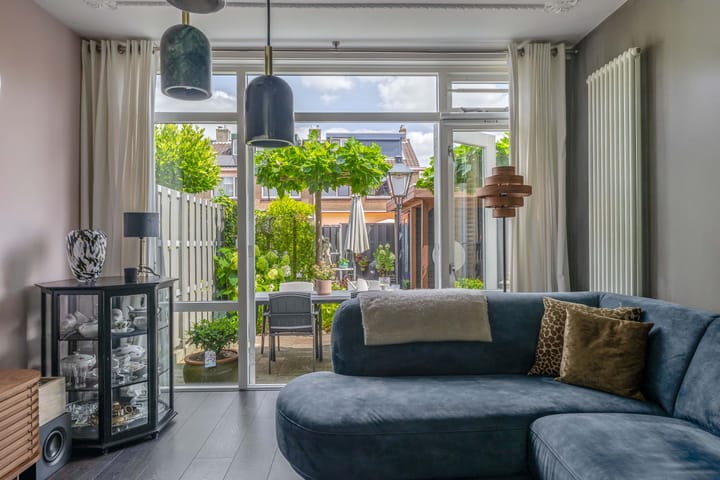 Tussenwoning te koop: Cornelis Outshoornstraat 8, Rotterdam