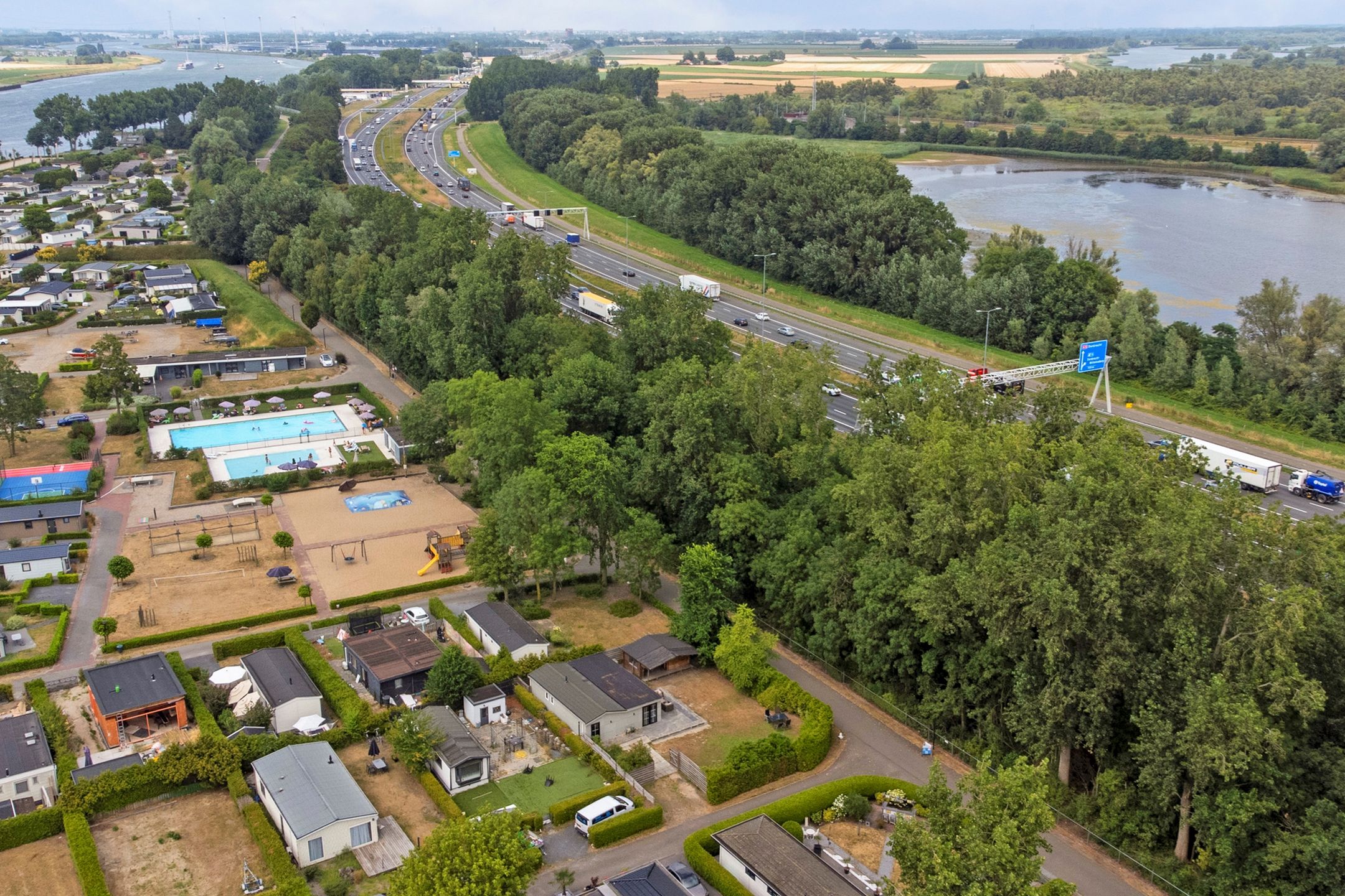 Foto 45 van Rijksstraatweg 186-458