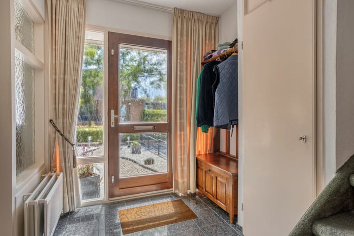 Tussenwoning te koop: Hoogewei 76, Goes