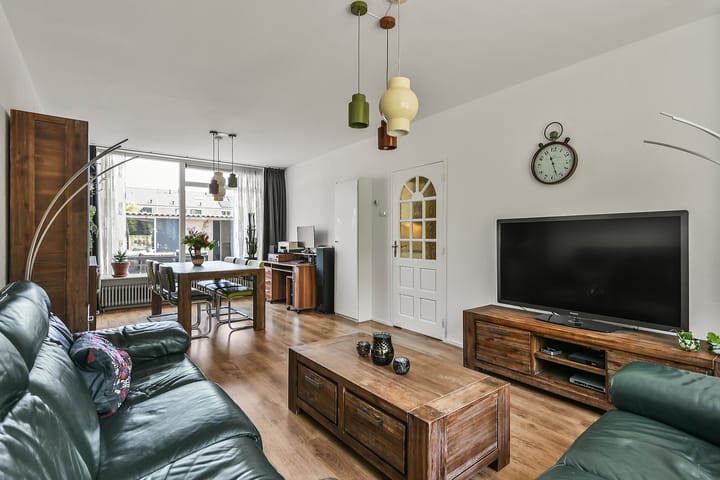 Tussenwoning te koop: Weegbreestraat 33, Nieuw-Vennep