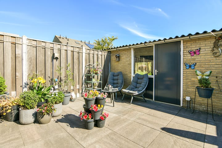 Tussenwoning te koop: Weegbreestraat 33, Nieuw-Vennep