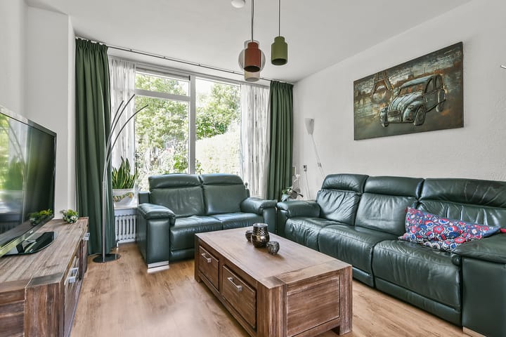 Tussenwoning te koop: Weegbreestraat 33, Nieuw-Vennep