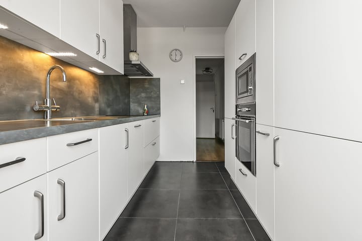 Tussenwoning te koop: Weegbreestraat 33, Nieuw-Vennep
