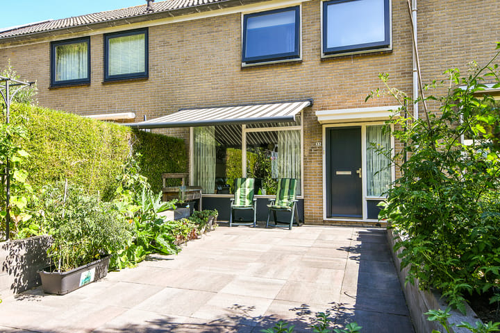 Tussenwoning te koop: Weegbreestraat 33, Nieuw-Vennep