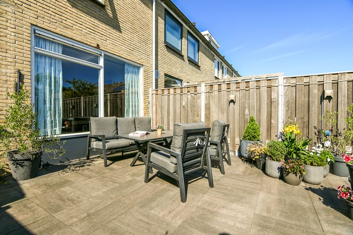 Tussenwoning te koop: Weegbreestraat 33, Nieuw-Vennep