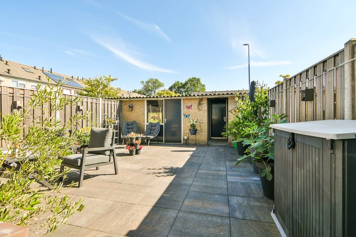 Tussenwoning te koop: Weegbreestraat 33, Nieuw-Vennep