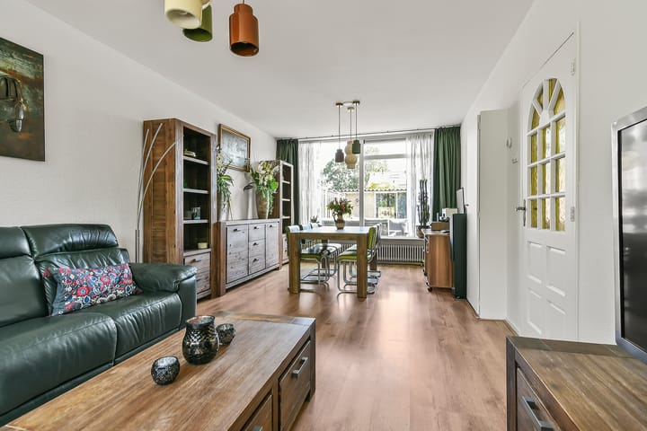 Tussenwoning te koop: Weegbreestraat 33, Nieuw-Vennep