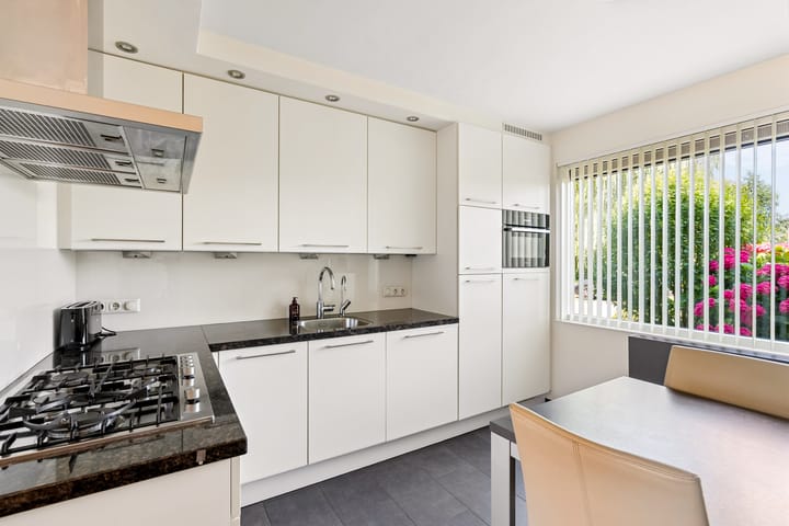 Tussenwoning te koop: Herfststraat 28, Almere