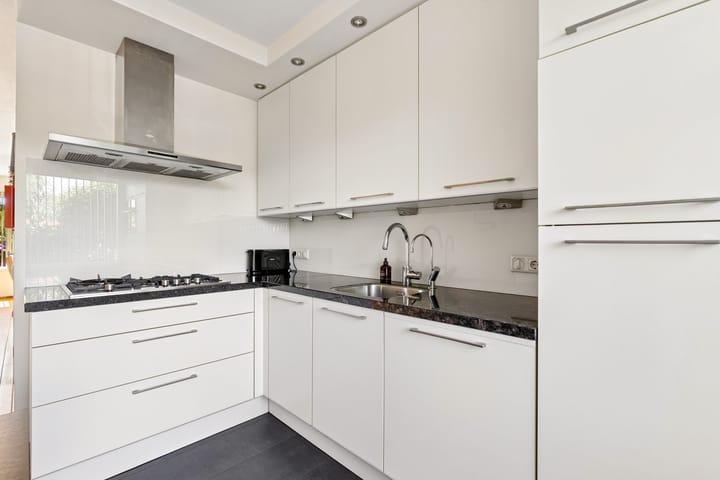 Tussenwoning te koop: Herfststraat 28, Almere