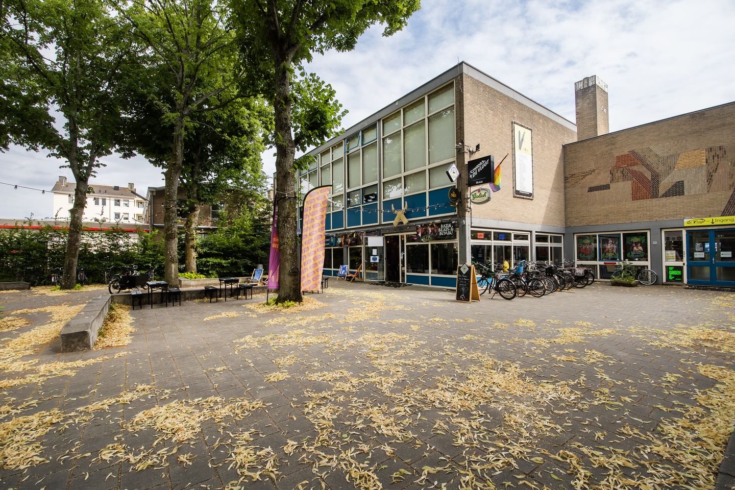 Bekijk foto 2 van Burgemeester De Vlugtlaan 125