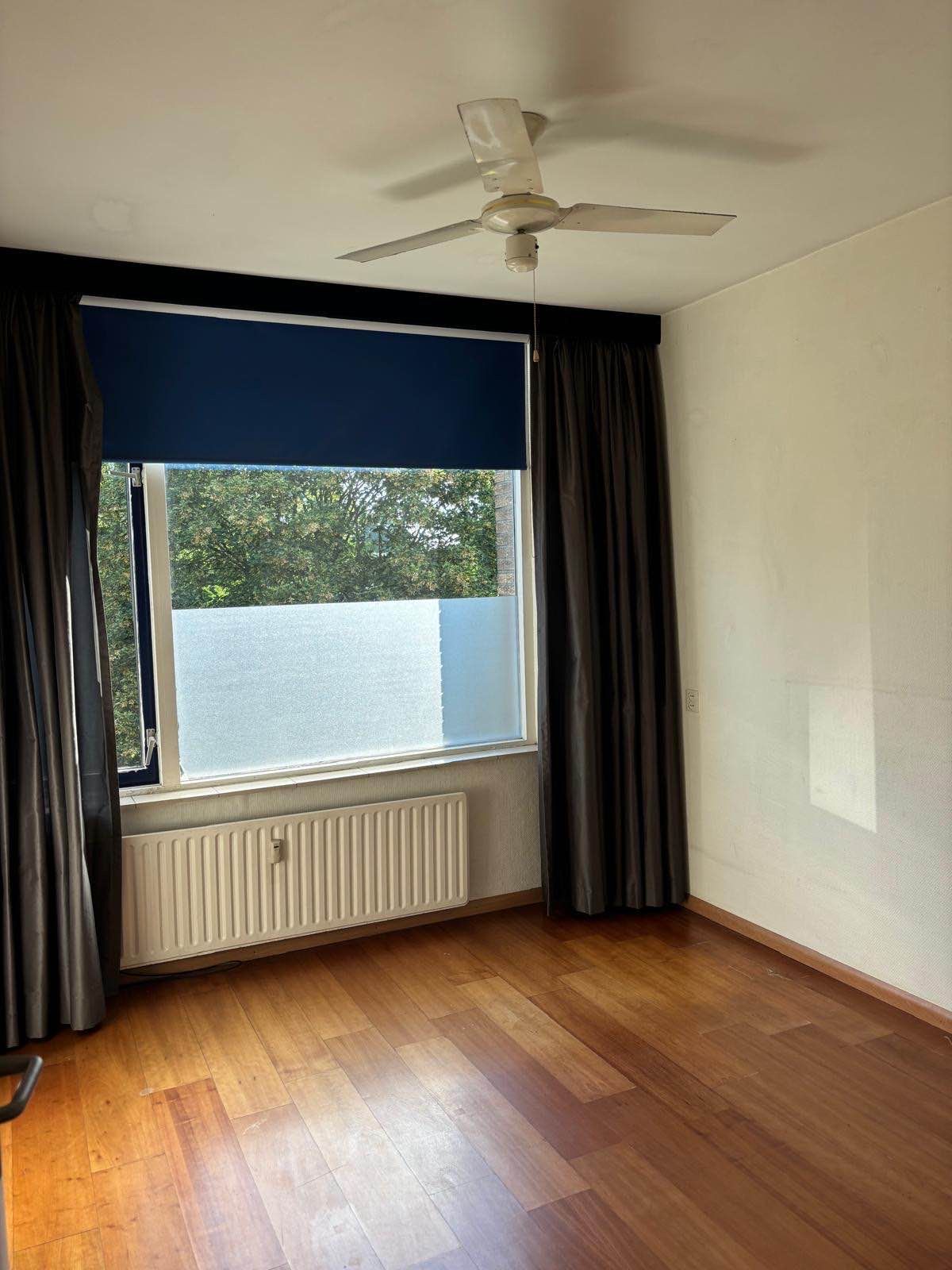 Photo 25 of Van Anrooystraat 127