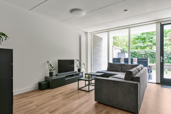 Appartement te koop: Klaasje Bogaard-Slingerhof 36, Hoofddorp