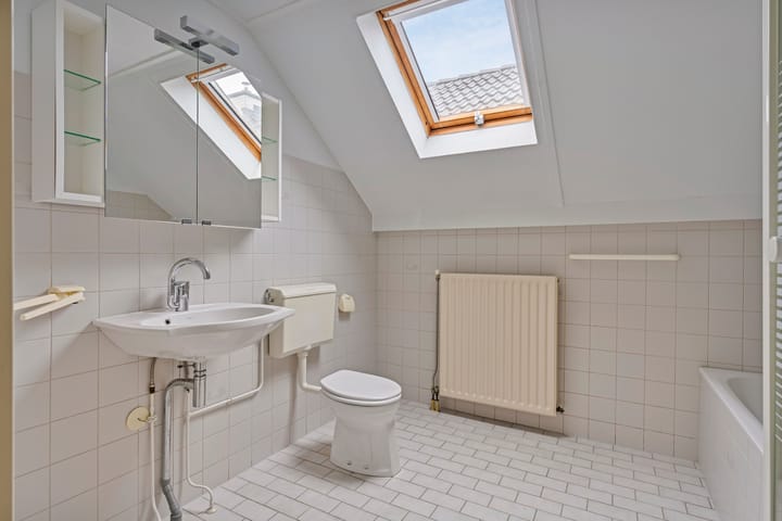 Tussenwoning te koop: Philips van Almondestraat 9, Hellevoetsluis