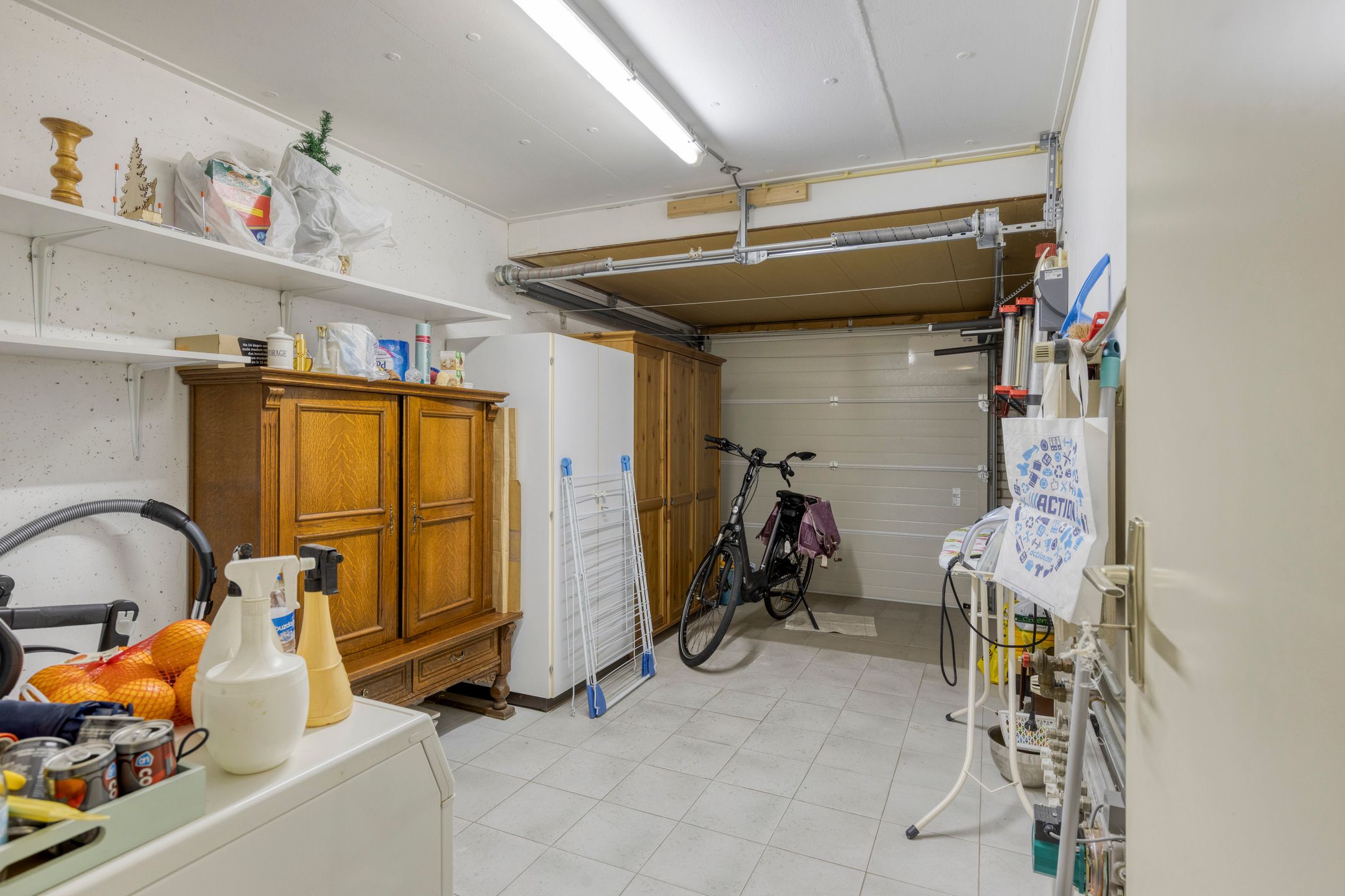 Photo 21 of Philips van Almondestraat 9