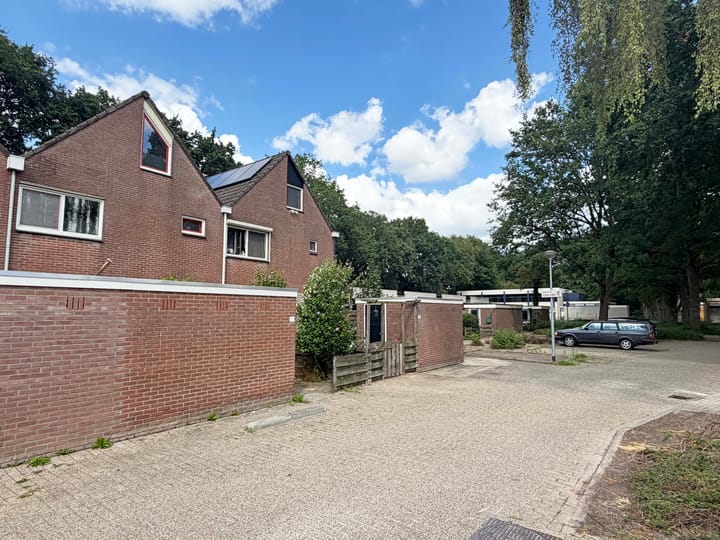 Tussenwoning te koop: Rolderbrink 144, Emmen