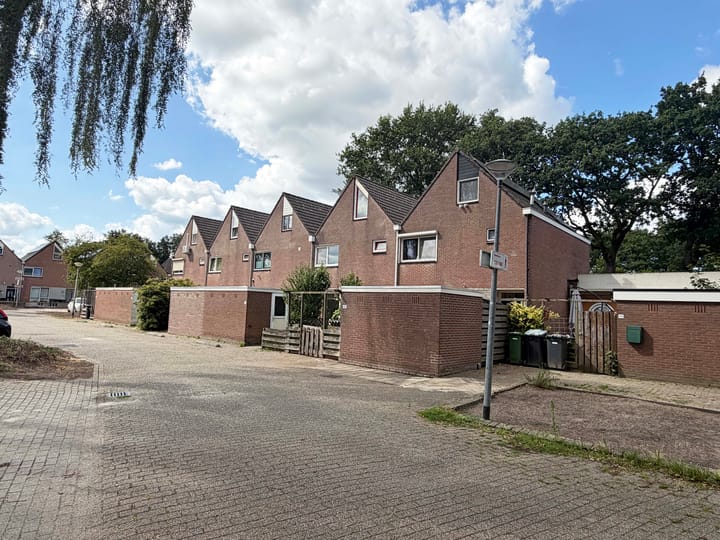 Tussenwoning te koop: Rolderbrink 144, Emmen
