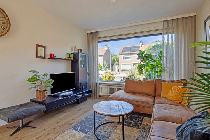Tussenwoning te koop: Frederik van Eedenstraat 13, Oldenzaal