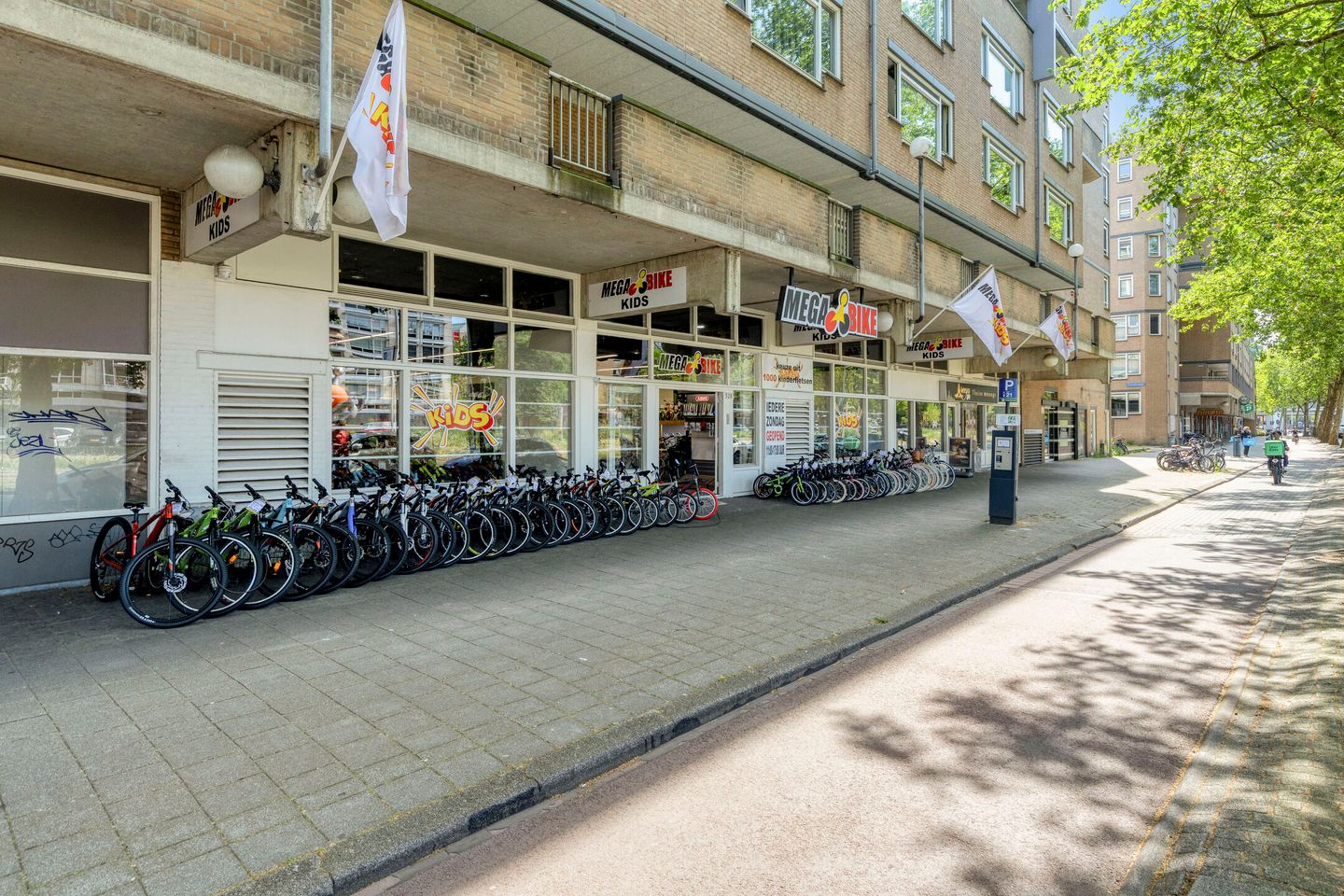 View photo 2 of Burgemeester van Walsumweg 526-528