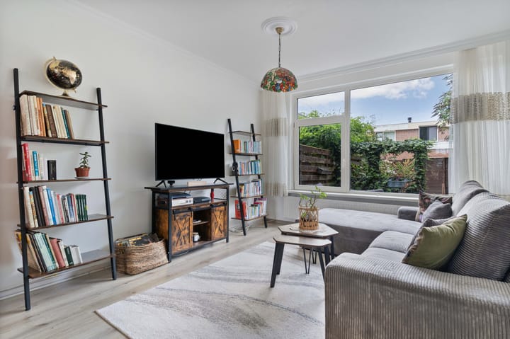 Tussenwoning te koop: Middelburgweg 34, Almere