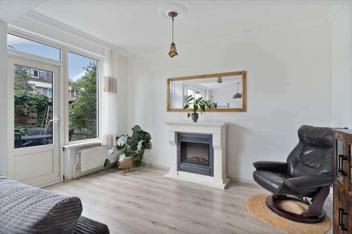 Tussenwoning te koop: Middelburgweg 34, Almere