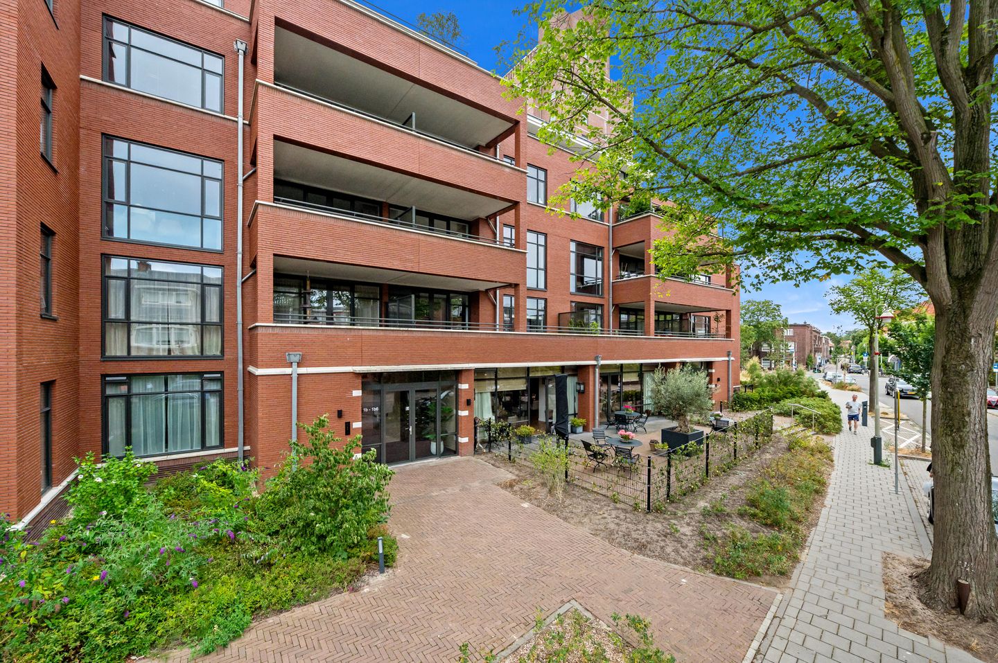 Foto 5 van Bronovolaan 1-B3