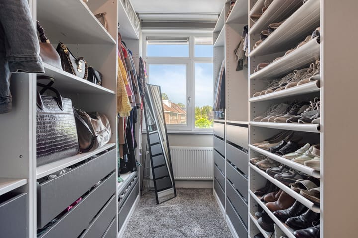 Tussenwoning te koop: Floris V-laan 11C, Waalwijk