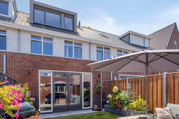 Tussenwoning te koop: Floris V-laan 11C, Waalwijk
