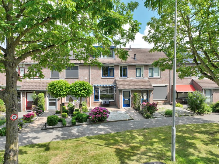 Tussenwoning te koop: Dennenweg 32, Winschoten