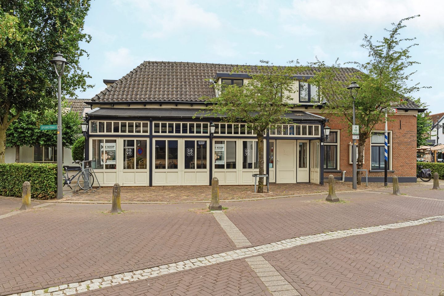 Bekijk foto 2 van Spoorstraat 2