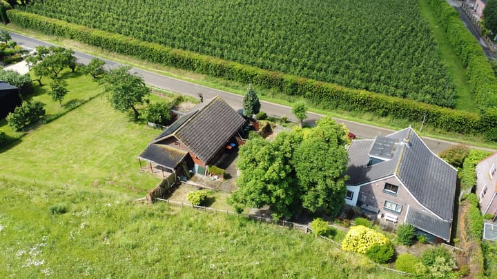 Vrijstaande woning te koop: Zennewijnenseweg 7, Tiel