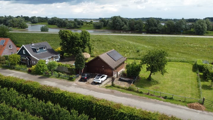 Vrijstaande woning te koop: Zennewijnenseweg 7, Tiel