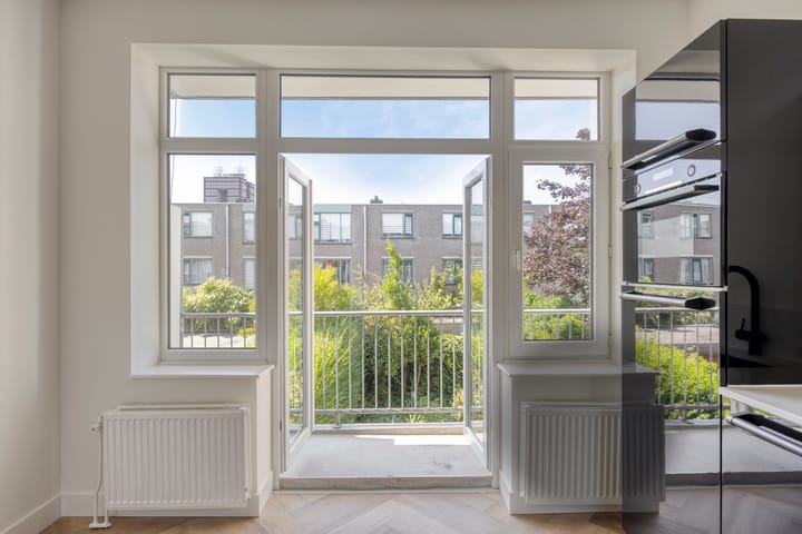 Appartement te koop: van Naeltwijckstraat 109, Voorburg