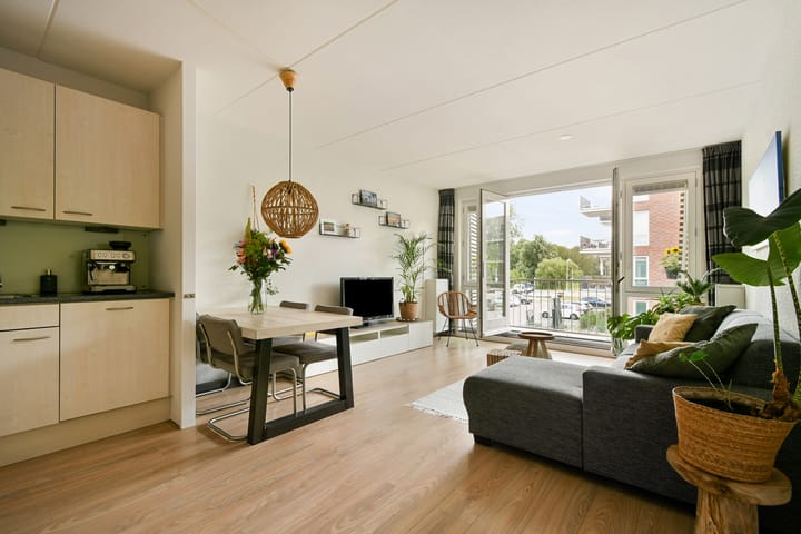 Appartement te koop: Maccabiadelaan 68, Amstelveen