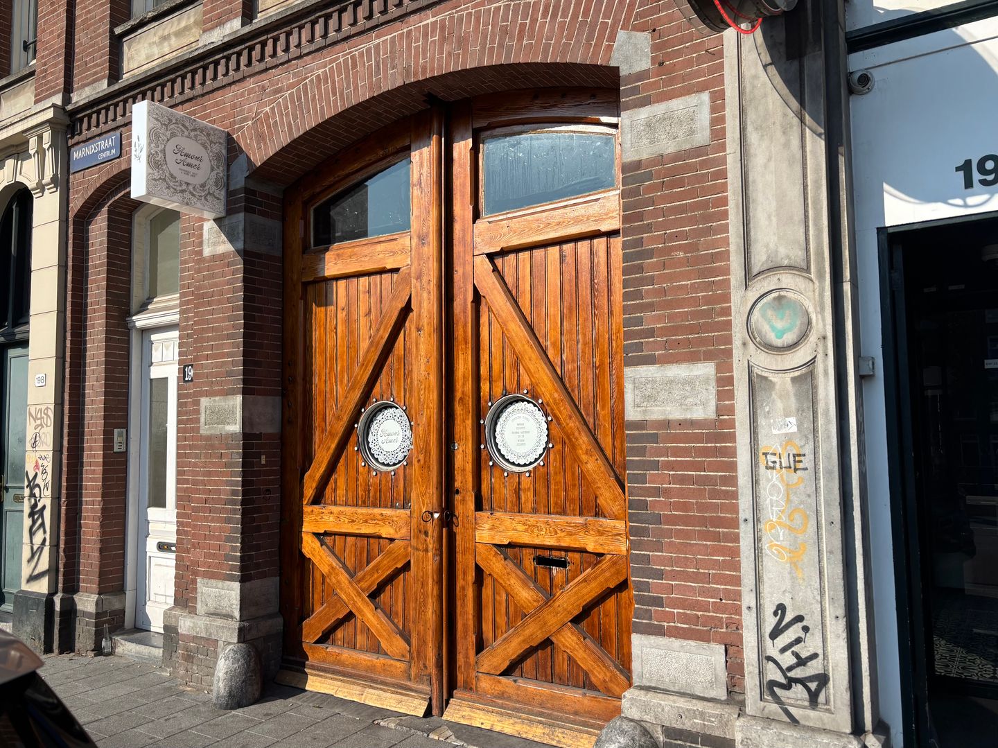 View photo 2 of Marnixstraat 196-H