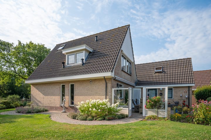 Vrijstaande woning te koop: Uthôf 7, Siegerswoude